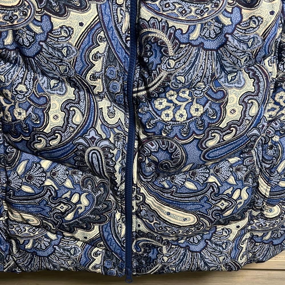 Talbots Blue & White Paisley Floral Printed Duck Down Feather Puffer Vest - Picture 3 of 7